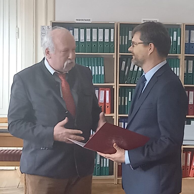 Za Godło otrzymałem także wyróżnienie Nagrody im. Adama Heymowskiego z rąk prof. Sławomira Górzyńskiego.