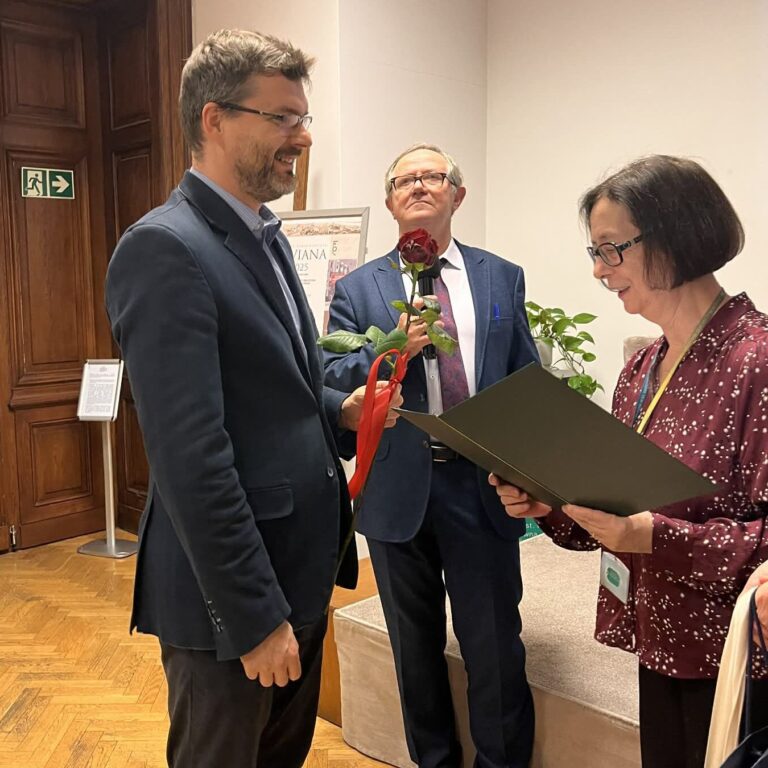 Otrzymuję Dyplom Honorowy im. Hanki Szwankowskiej za monografię MDM